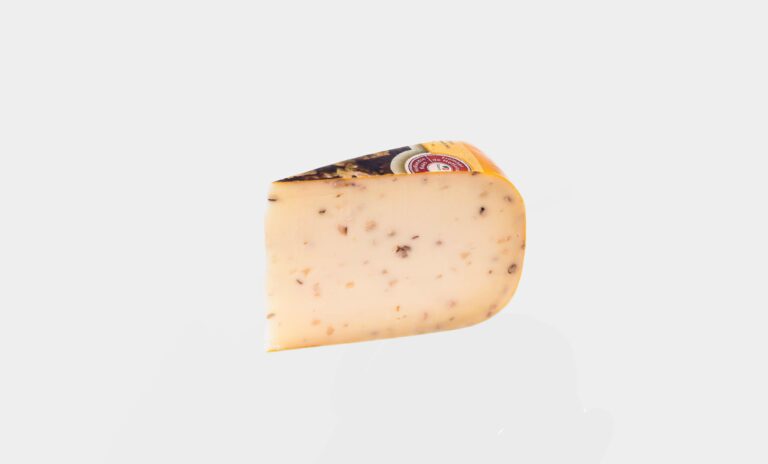 Gouda_s_vlasskym_orechem_syrydomu.cz